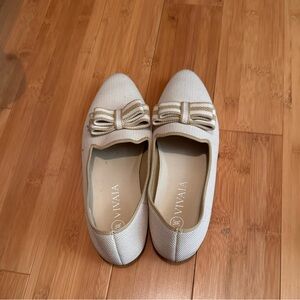 Vivaia flats, used, tan with bow tie, size 7.5 (38.5 EU)